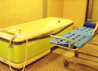 介護老人保健施設アゼリア　浴室　特殊浴槽