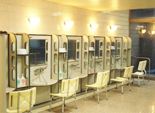 介護老人保健施設アゼリア　浴室　洗身台